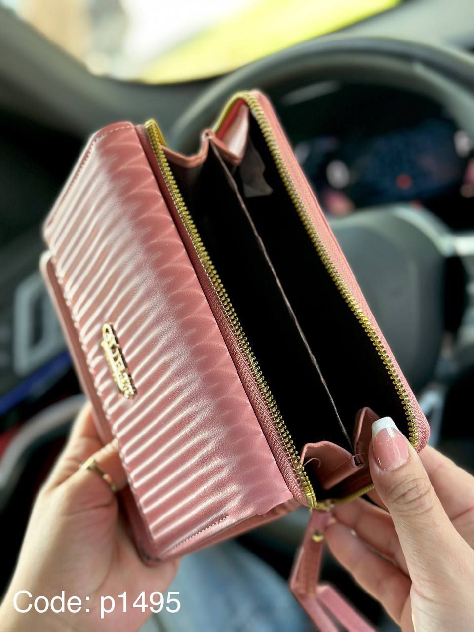 /public/uploads/photos/shares/Suzy bags/IMG_3709.jpeg